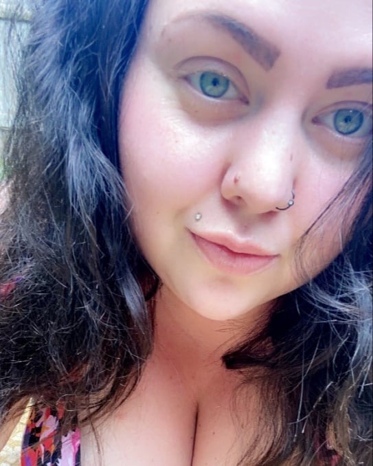Model online now